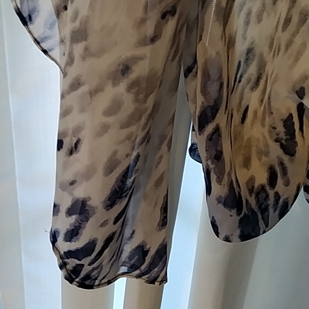 Alfani flowy Top With Sheer Overlay And Flutter Sleeves Paint Splatter Design - Picture 6 of 7